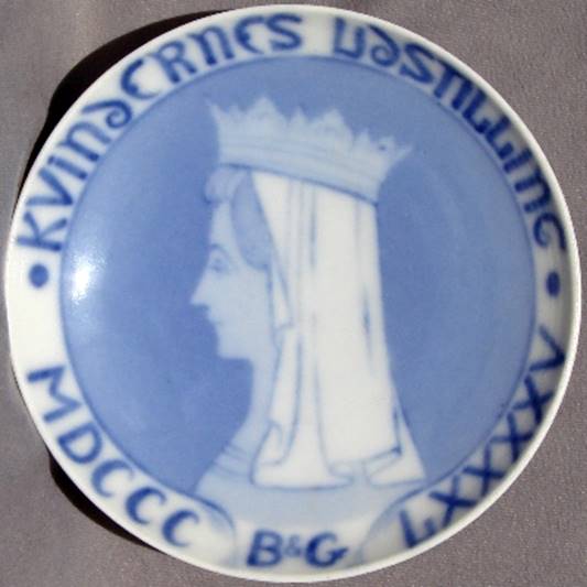 A blue and white plate

Description automatically generated