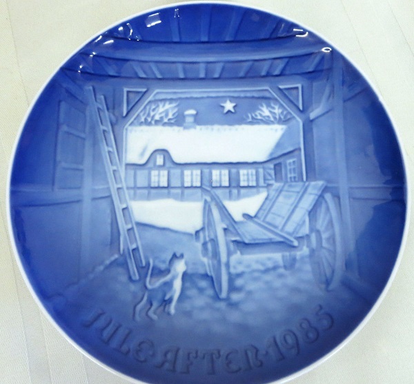 1985-Christmas Eve at the Farmhouse Plate-Blue and White-Decorative Plate-Jule-After